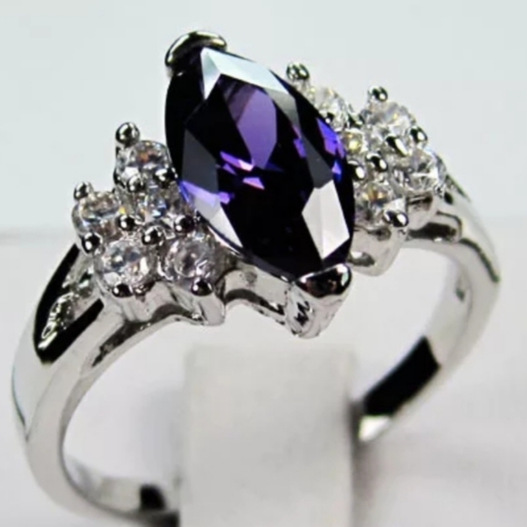 🎀925 Amethyst and White Sapphire Ring - Picture 6 of 6